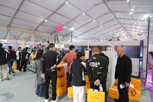 突破傳統！正威機械無腰線紙袋機驚艷龍港印展，引領綠色智造新范式