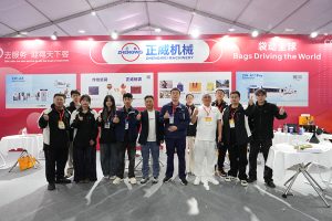 突破傳統！正威機械無腰線紙袋機驚艷龍港印展，引領綠色智造新范式